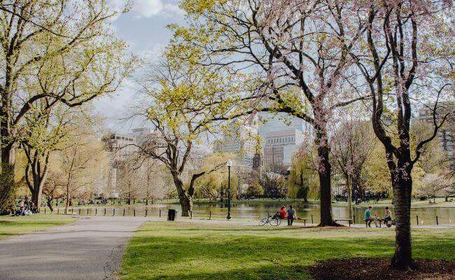 完全週休2日制・年間休日約125日